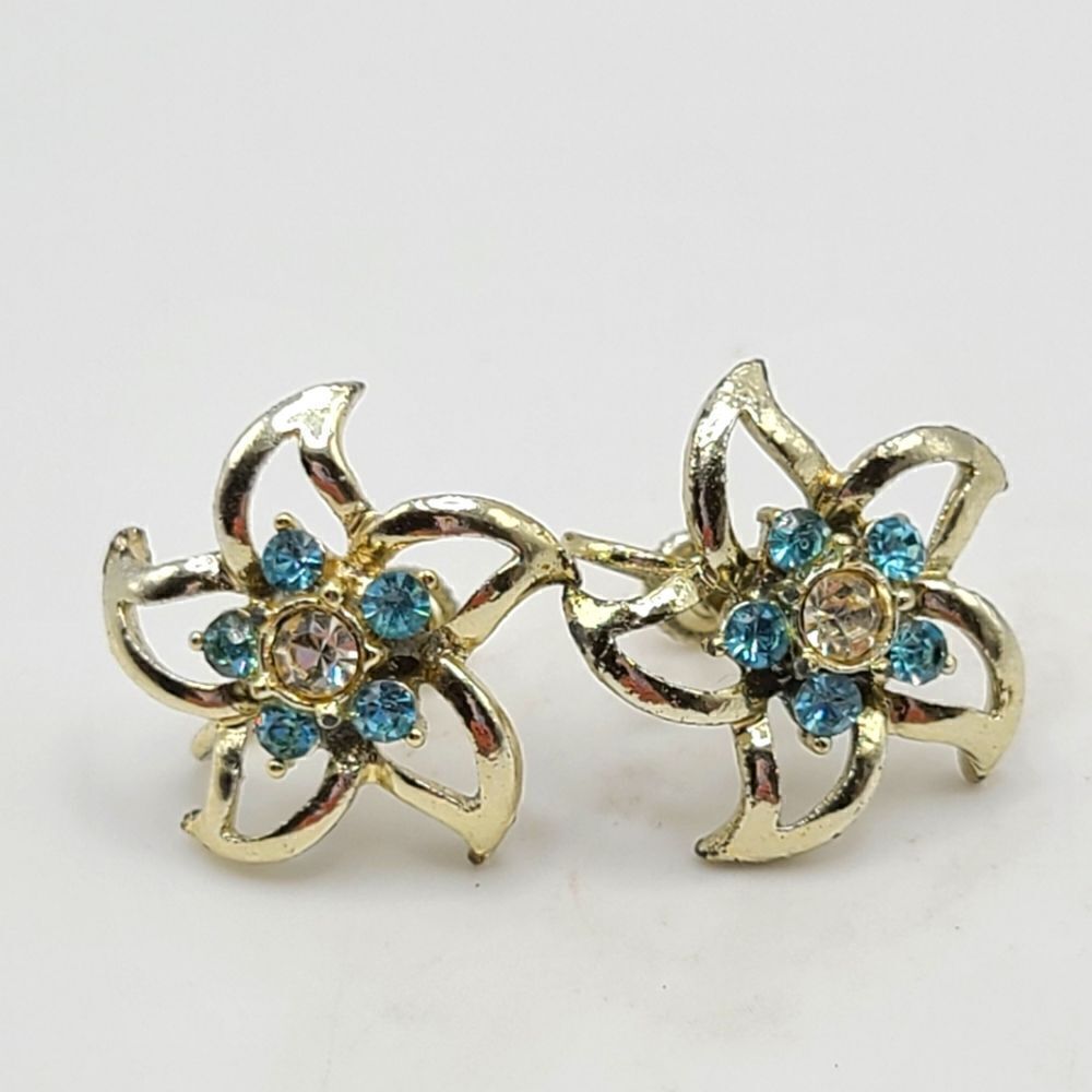 Vintage screwback flower earrings,  blue rhinestones,  silvertone